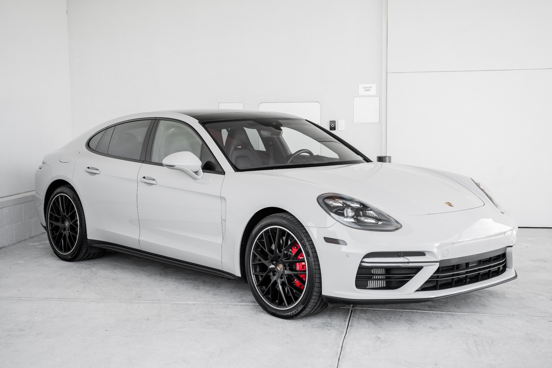 Used-2019-Porsche-Panamera-Turbo-1662151609